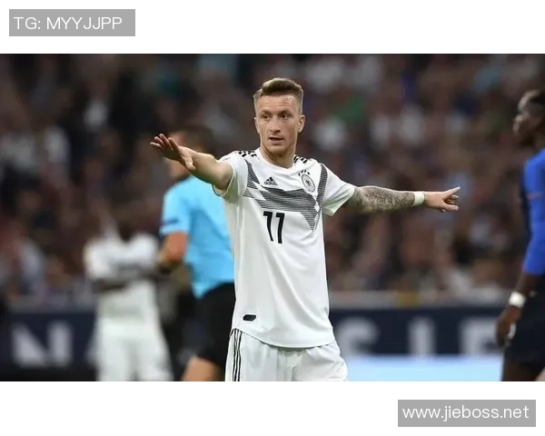 德国足球明星罗伊斯的辉煌历程与未来展望分析